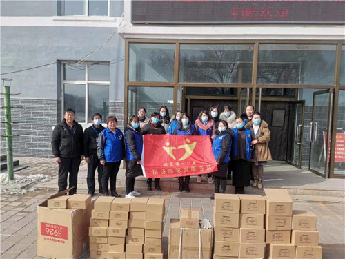 河北省围场县半截塔镇：爱心捐赠暖人心 开学之际开展助学活动