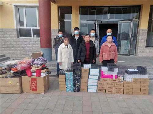 中国公益记录者在线围场福心公益工作站开展助学捐赠活动