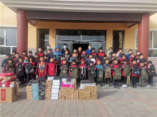 中国公益记录者在线围场福心公益工作站开展助学捐赠活动