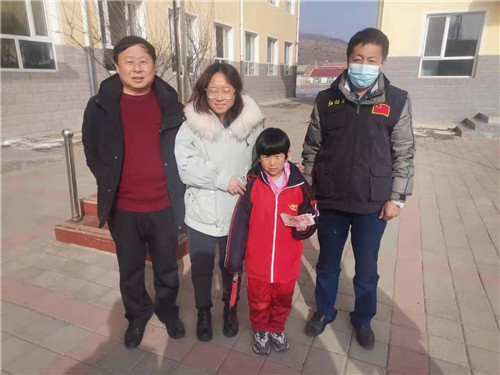 中国公益记录者在线围场福心公益工作站开展助学捐赠活动