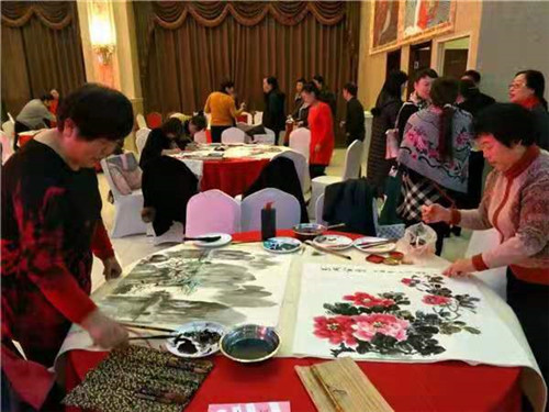 河北唐山：爱心奉献公益事业的女画家常凤霞
