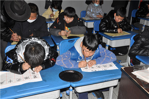 河北省秦皇岛市青龙满族自治县：用心关注教育 用爱播撒希望