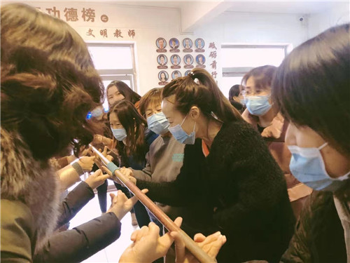 唐山市路南区双新小学工会开展“相约女神节”主题游乐活动