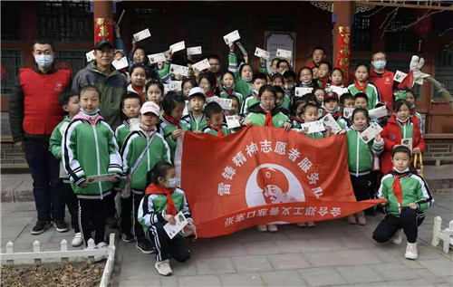 邮票上的雷锋故事 记张家口市桥东回民小学参观雷锋事迹展览
