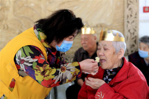 天津滨海：香甜的蛋糕  别样的妇女节