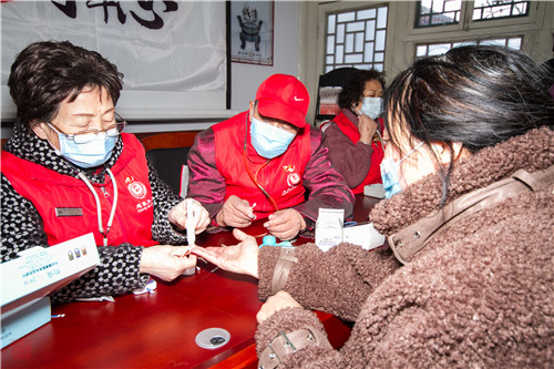 河北：弘扬雷锋精神 做雷锋精神的传承人