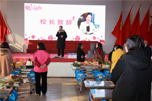 河北滦州三中举办“幸福花语 以花献礼”妇女节插花比赛活动