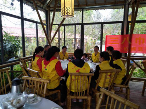 广东惠州红棉慈善会携手梅山生态庄园公益行
