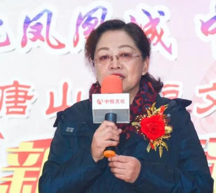 唐山中恒文化举办“巾帼绽芳华 欢乐庆三八”文艺晚会