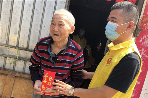 广东省惠州市红棉慈善会志愿者走进敬老院开展敬老爱老公益活动