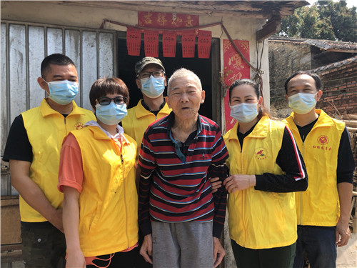 广东省惠州市红棉慈善会志愿者走进敬老院开展敬老爱老公益活动