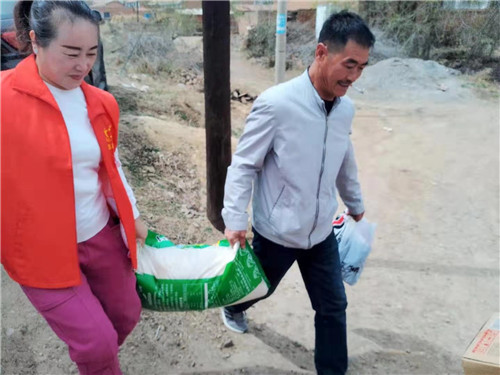 中国公益记录者在线北京福心公益围场队组织扶老助残活动