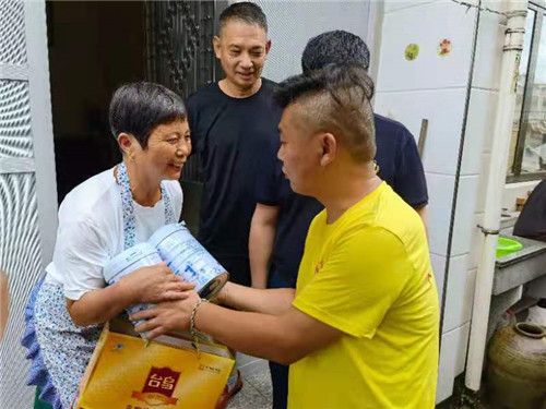 天台县新的社会阶层人士联谊会许式荣真情助力为学子圆梦