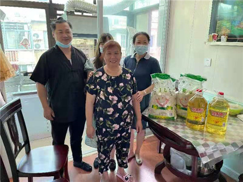 江苏省常州市：一份爱心 在炎热的夏季送来一份暖阳