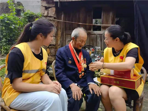 ​浙江天台：“八一”慰问老兵
