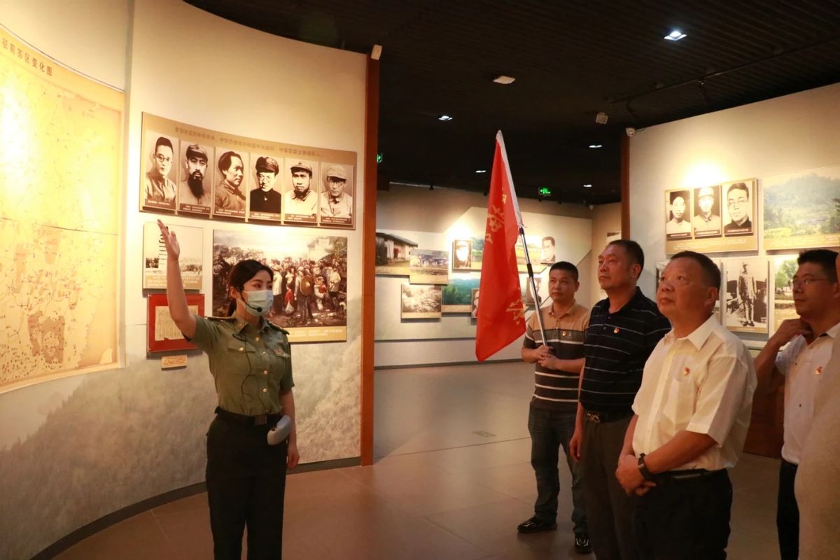“高举旗帜 向八一致敬”主题活动在南昌新四军纪念馆举办