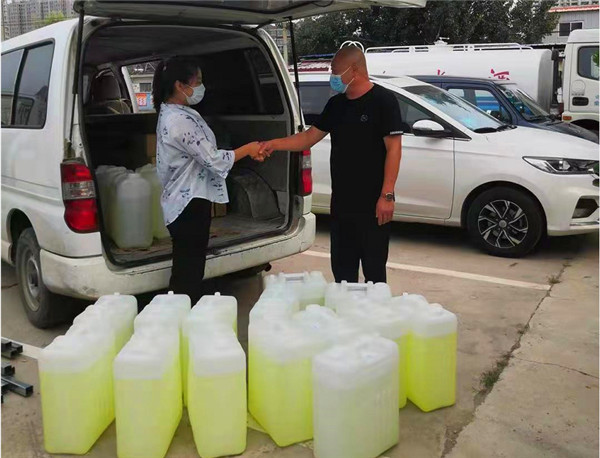 唐山爱心人士杨柳捐赠爱心物资 助力丁家屯村疫情防控工作