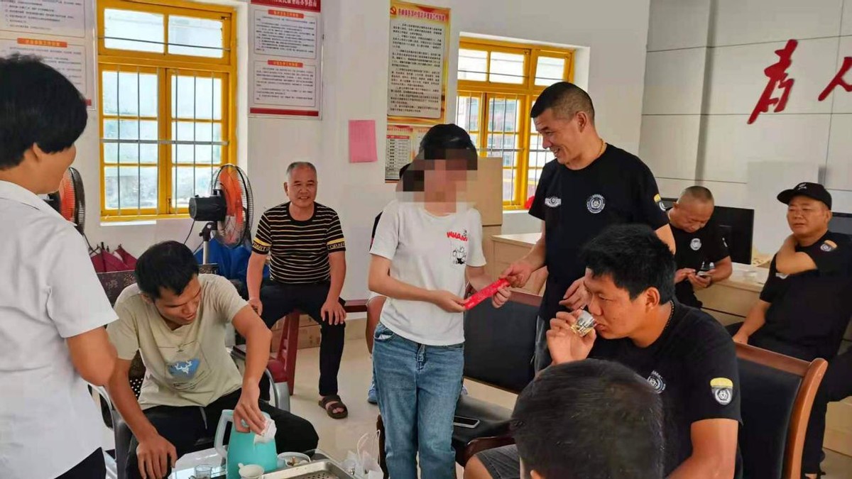 记泉州市永春县施善志愿者金秋助学活动