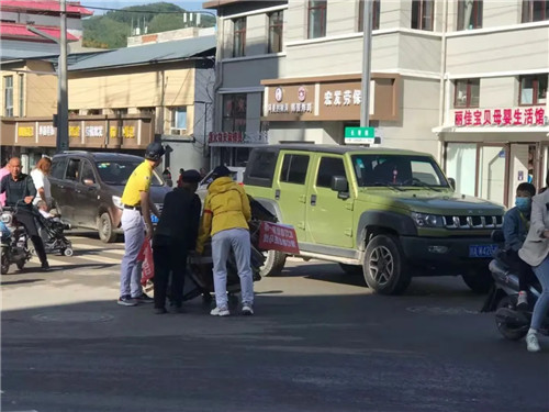 河北省张家口慈善义工联合会小黄人赛场救护志愿队进行实战演练